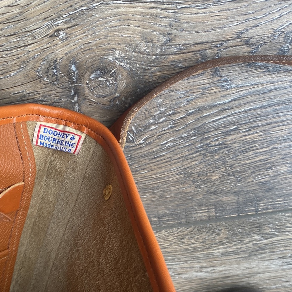 Vintage Dooney and Bourke Cross Body Bag - Picture 11 of 11